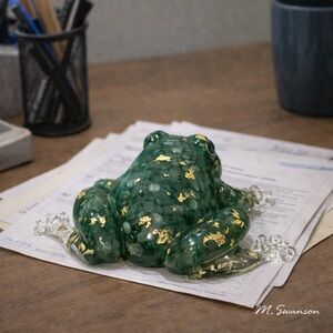 NEW Green Gold Gemstone Acrylic Frog Figurine – Decorative Desk & Shelf Accent